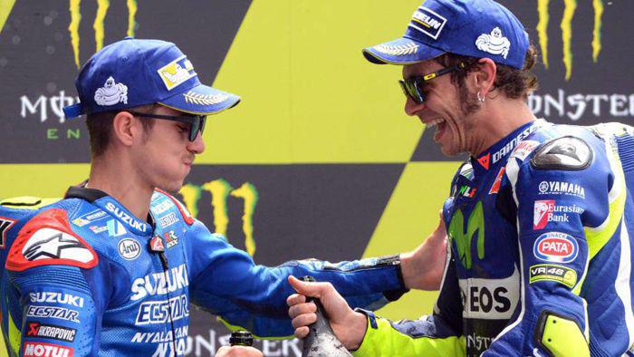 Valentino Rossi devela que Maverick Vintildeales  seraacute su compantildeero