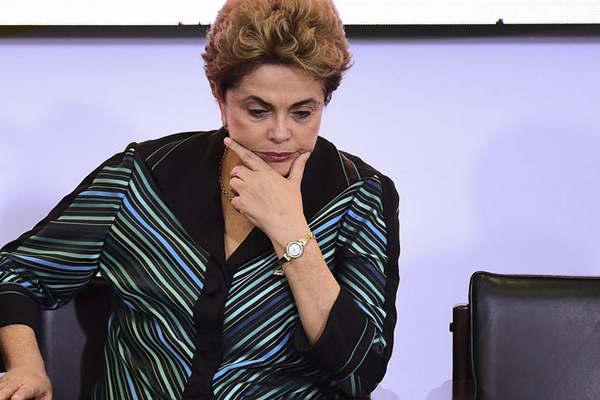 El Senado vota hoy si somete a juicio poliacutetico a Dilma Rousseff