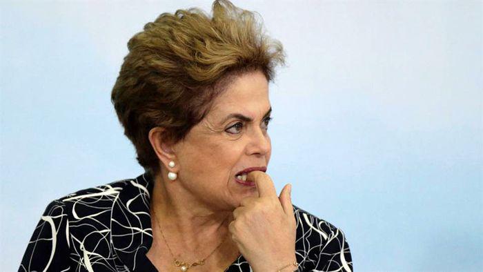 Primera reaccioacuten de Dilma Rousseff en Facebook- es un golpe