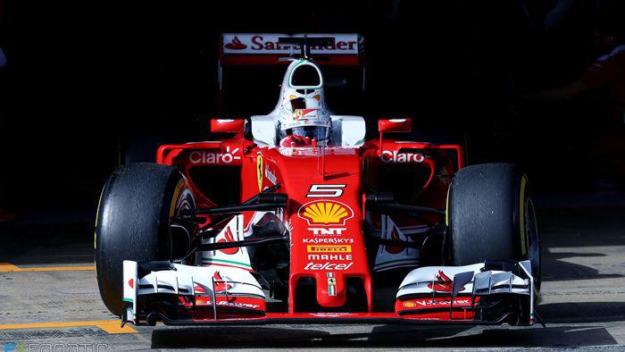 Sebastian Vettel dominoacute los Libres 1 en Montmeloacute