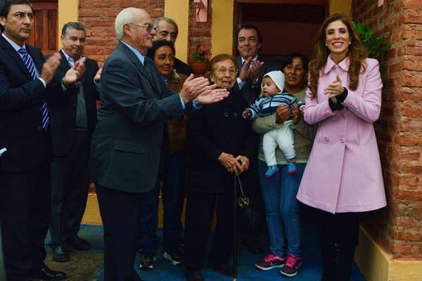 Claudia de Zamora- La uacutenica manera de llevar dignidad es empezando por quienes maacutes necesitan