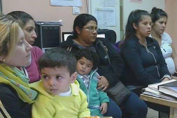 Dictan cursos para embarazada