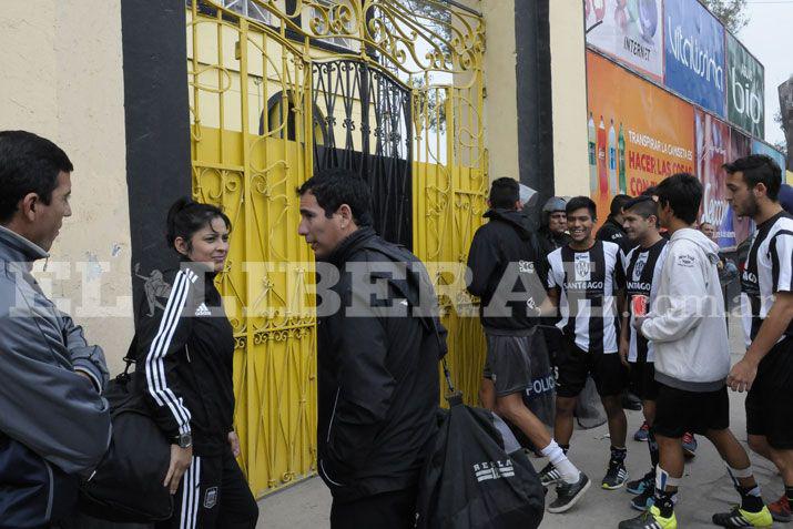 El ferro se presentoacute en Mitre pero el estadio estaba cerrado