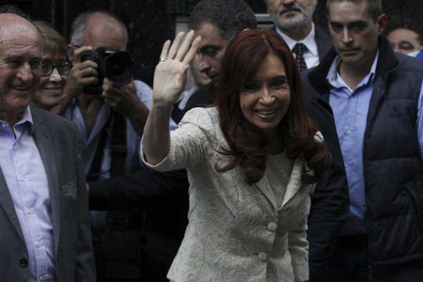 Acusan a Cristina Kirchner de usurpar el tiacutetulo de abogada y defraudar al Estado