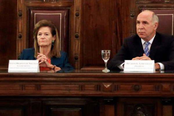 Jueces de la Corte le enviaron declaraciones juradas a Elisa Carrioacute 