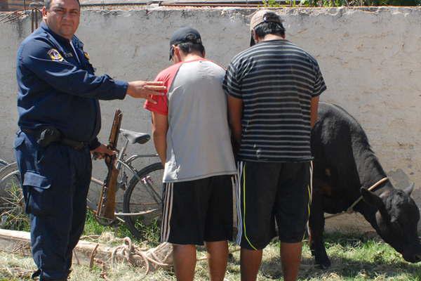 Adolescente caminaba a su casa y fue sorprendido por delincuentes quienes le arrebataron su notebook 