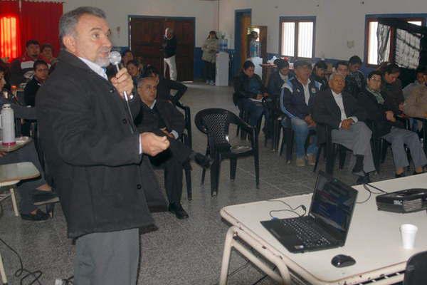 Se realizoacute una disertacioacuten sobre la prevencioacuten de la hipertensioacuten arterial 