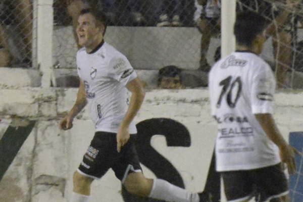 Central Coacuterdoba espera una mano de All Boys