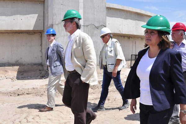 Macri firmaraacute convenios por obras hiacutedricas con Santiago