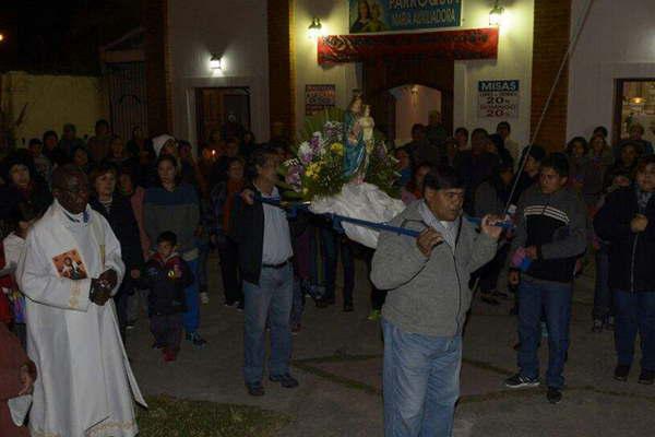 La comunidad honroacute ayer a Mariacutea Auxiliadora en su festividad