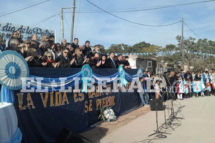 El intendente Mirolo presidioacute el acto protocolar en el barrio 25 de Mayo