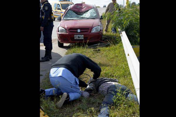 Ciclista murioacute desnucado tras ser atropellado de atraacutes por un automoacutevil