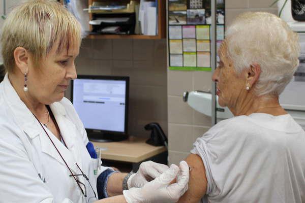 Estos son los centros de asistencia sanitaria y hospitales donde se pueden vacunar contra la gripe A en Santiago