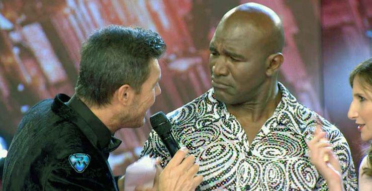 Evander Holyfield presentoacute su renuncia al Bailando