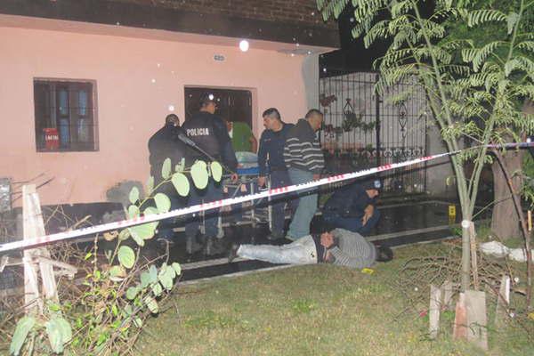 Piden prisioacuten preventiva a tucumanos que se tirotearon con la policiacutea en asalto