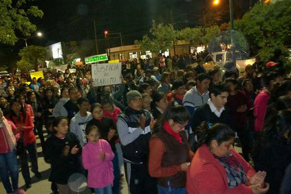 Todo un pueblo acompantildea en el dolor y clama por justicia