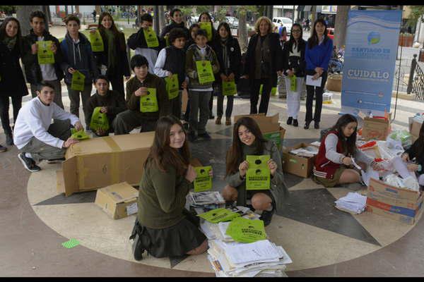 Alumnos recolectaron papeles para donar a la Fundacioacuten Cepsi