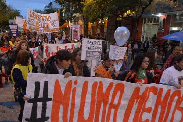 Una multitud de santiaguentildeos clamoacute por Ni una menos por las calles de la Madre de Ciudades