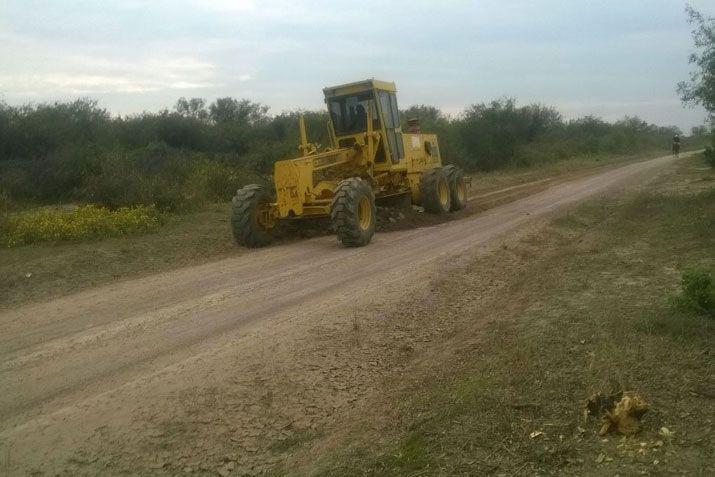 Mejoran caminos vecinales de Sumampa