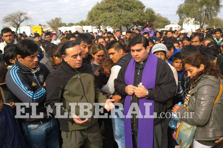  Todo el pueblo de Quimilí acompañó en el sepelio de Marito Agustín