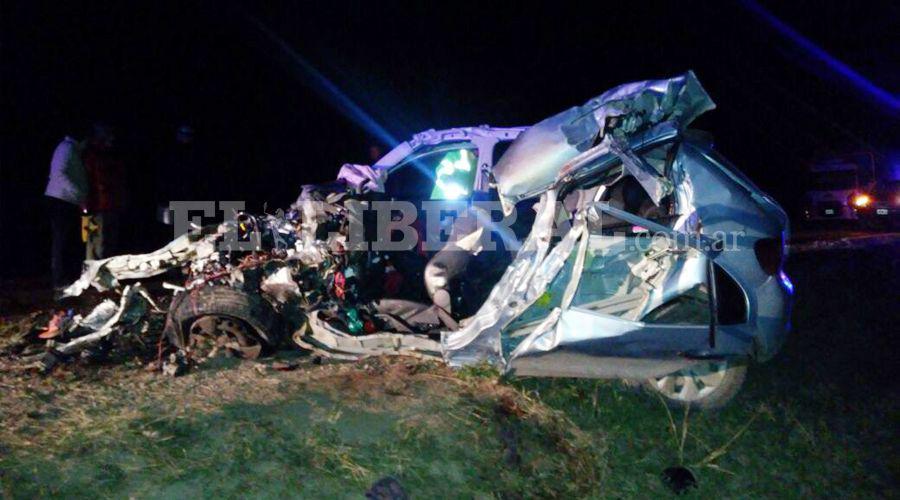 Cuatro muertos al chocar un camioacuten y un auto