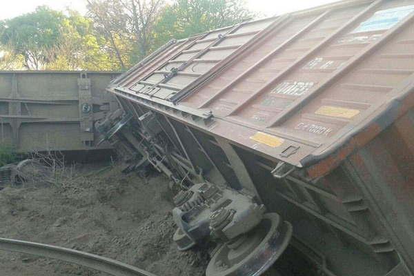 Locomotora descarriloacute al llegar a Garza y soacutelo generoacute dantildeos materiales