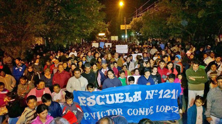 Familiares y vecinos marchan por quinta vez por Marito Agustiacuten