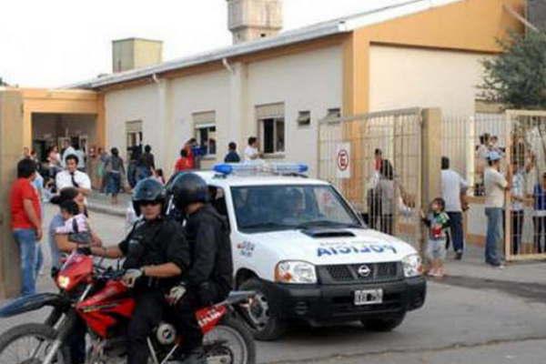 Nintildeo cayoacute en tacho con agua mientras su madre lavaba ro