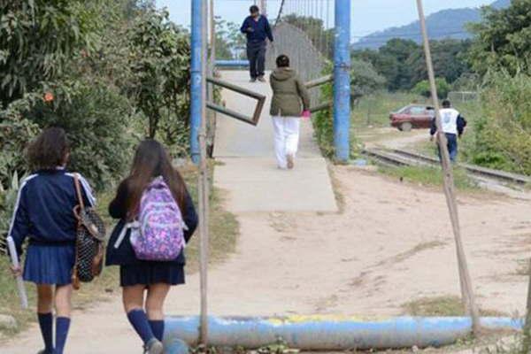 Una joven fue viacutectima de violacioacuten masiva en un colegio para adultos