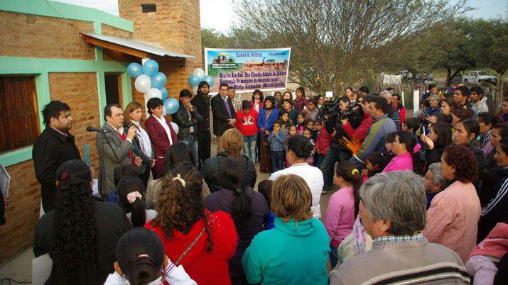 Familias de Beltraacuten recibieron sus viviendas sociales