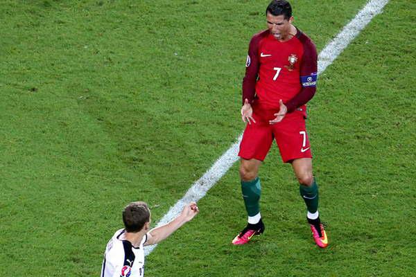 Ronaldo erroacute un penal y Portugal apenas empatoacute 