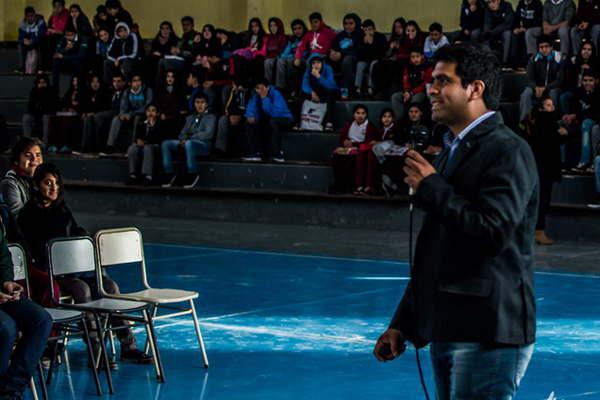 Celebran el Bicentenario con el Cantando historias en Loreto