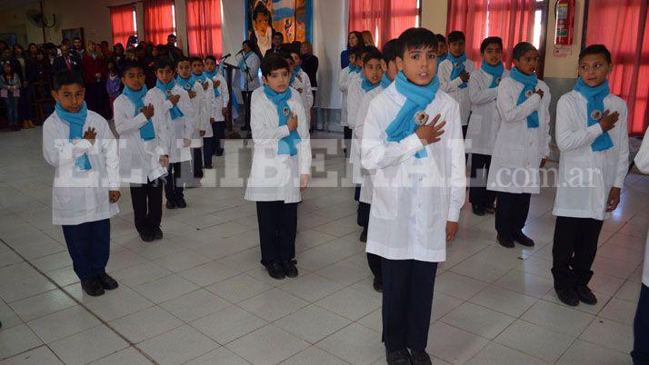 Alumnos prometieron lealtad a la Bandera