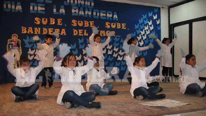 Alumnos prometieron lealtad a la Bandera