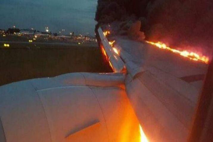 Se incendioacute un avioacuten de Singapore Airlines y por fortuna no hubo heridos