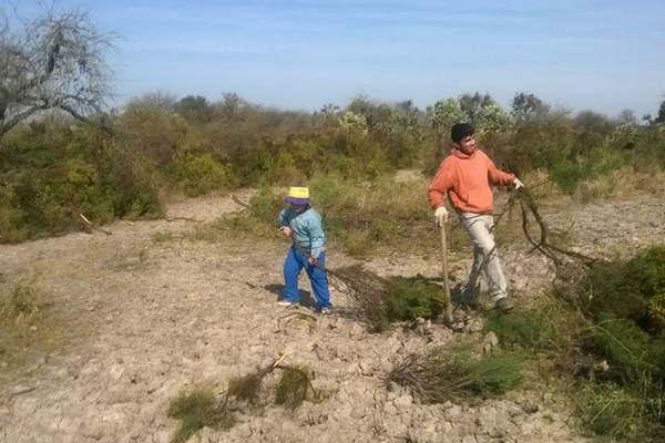 La Comuna de Sumampa apoya la construccioacuten  de un camino de maacutes de cuatro kiloacutemetros