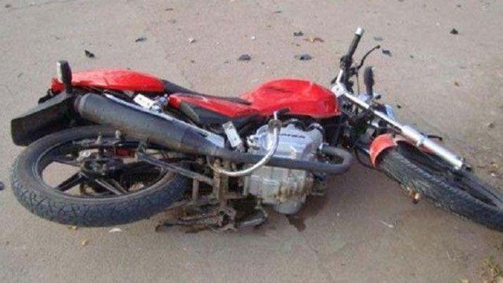 Joven motociclista lesionado tras chocar con una trafic