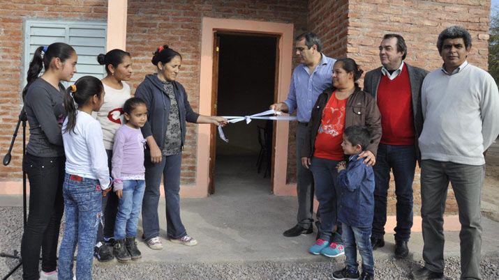 Entregan viviendas sociales en Colonia El Simbolar