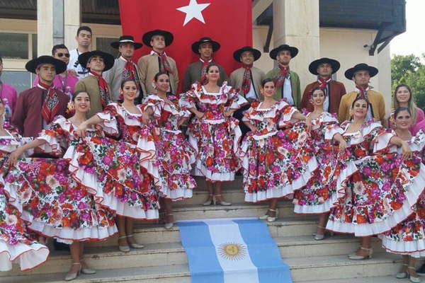 El Ballet Santiago del Estero representa al paiacutes en un festival en Turquiacutea