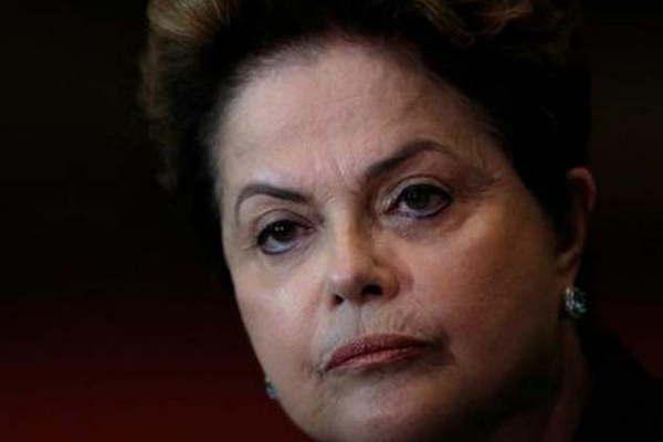 El instructor del juicio poliacutetico a Rousseff pide la destitucioacuten