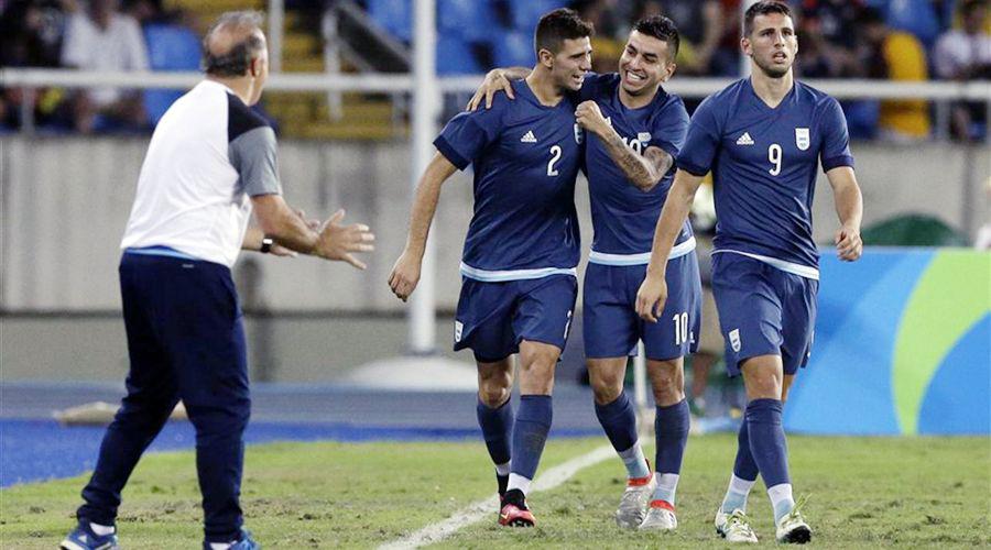 Riacuteo 2016- el cuerpo teacutecnico de los Leones ayuda a la seleccioacuten de fuacutetbol