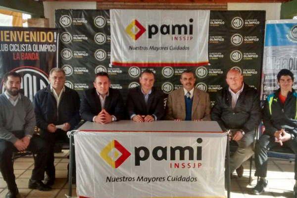 El Club Ciclista Oliacutempico rubricoacute un convenio con el Pami para llevarles un nuevo beneficio a sus afiliados 