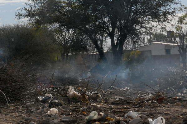 Advierten sobre el peligro de la quema de basura y los pastizales en la ruta