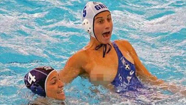 Las chicas de waterpolo protagonizan los accidentes maacutes hot de Riacuteo 2016