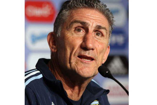 Bauza citoacute a 27 jugadores entre los que estaacute Messi pero no Gonzalo Higuaiacuten