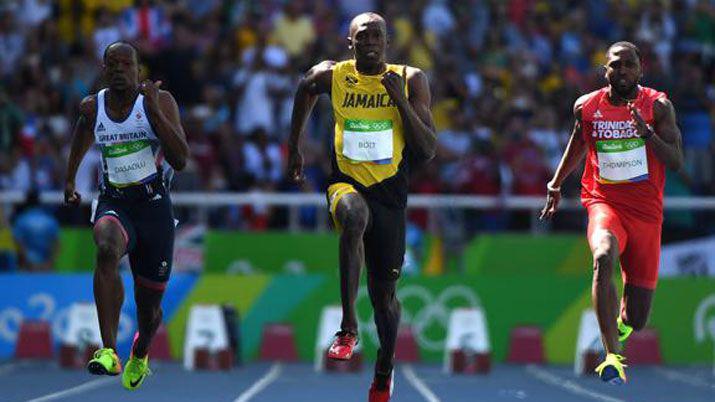 Usain Bolt debutoacute en los Juegos Oliacutempicos y pasoacute a semifinales