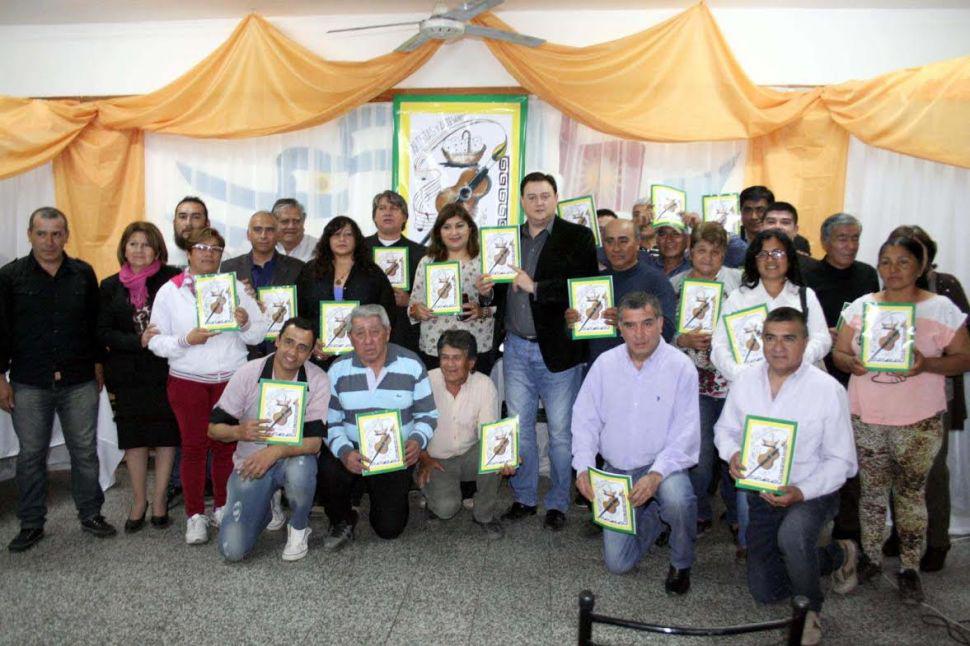 Se presentoacute el libro Artistas y Artesanos Loreto 2016