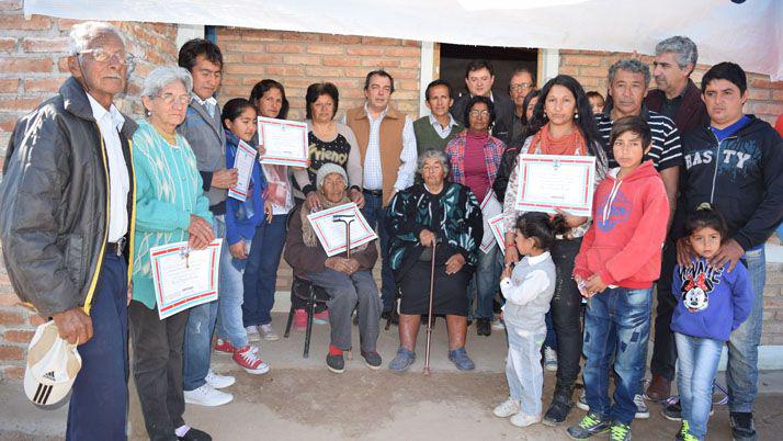 Entregan viviendas sociales en San Vicente