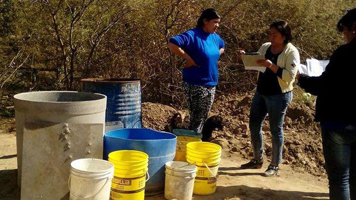 Familias de El Zanjón recibieron tanques para agua