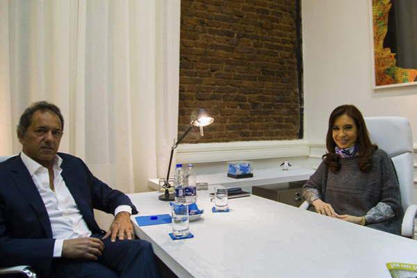 Scioli busca aflojar tensiones con el PJ tras foto con CFK